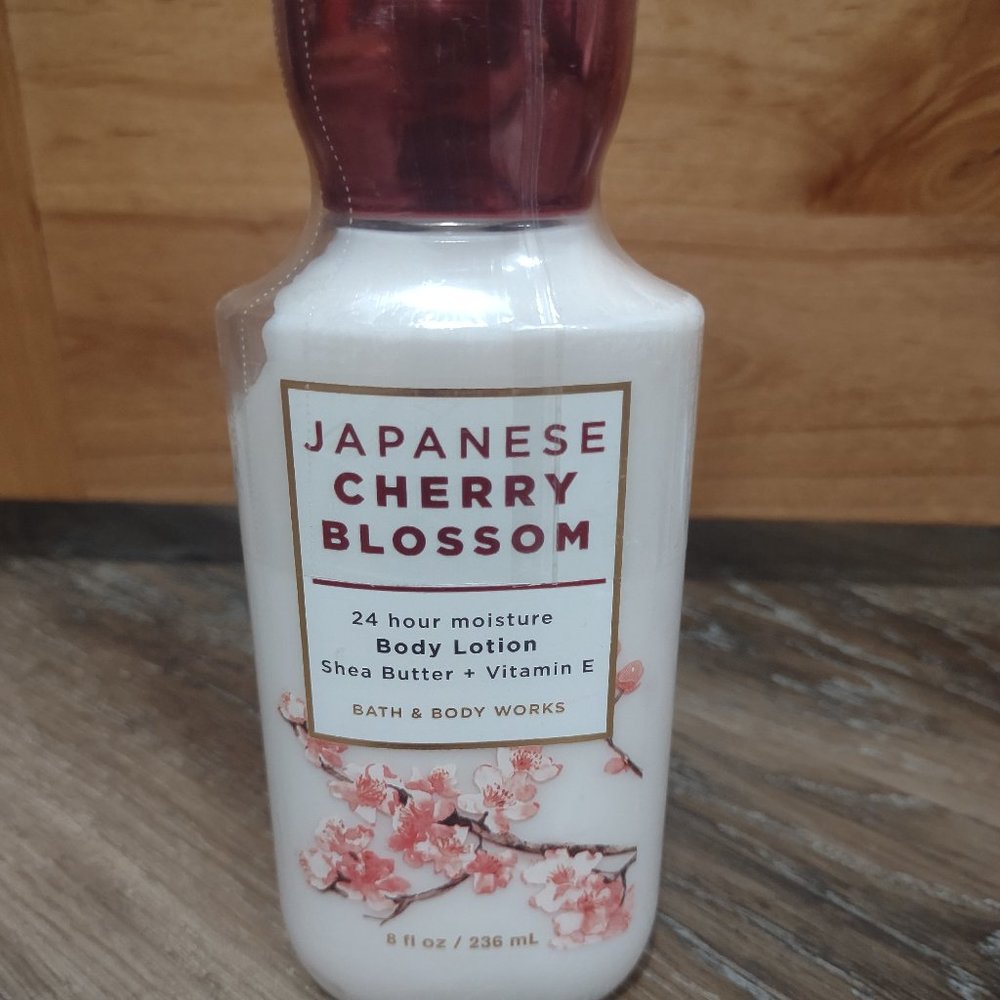 UNOPENED/SEALED JAPANESE CHERRY BLOSSOM Super Smooth Body Lotion